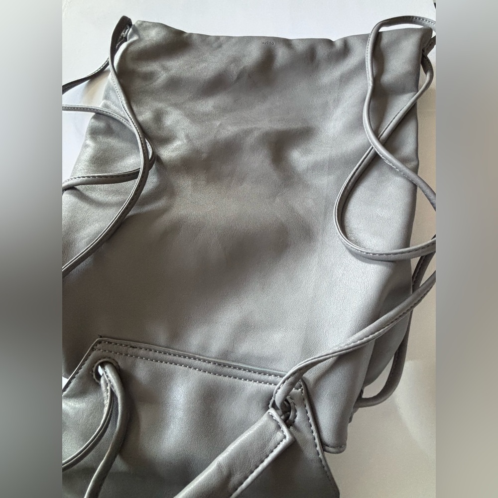 🦋2/25$ CoLab Gray faux soft Leather Pouch Back Pack - Picture 11 of 15